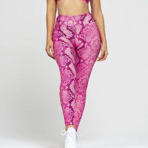 Lici Fit PINK BOA SCRUNCH LEGGING